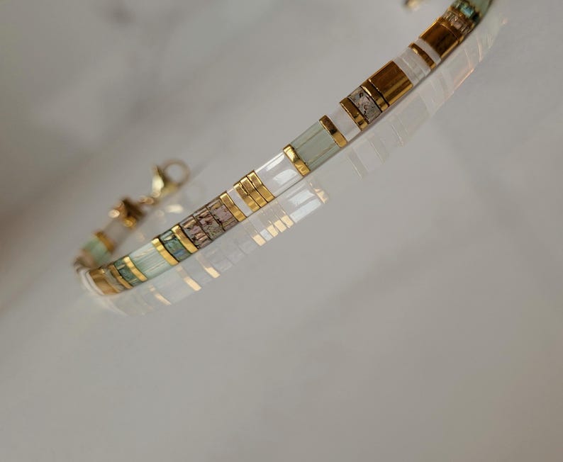 Green & Gold Tila Bead Bracelet – Adjustable Flat Bead Bracelet for Women