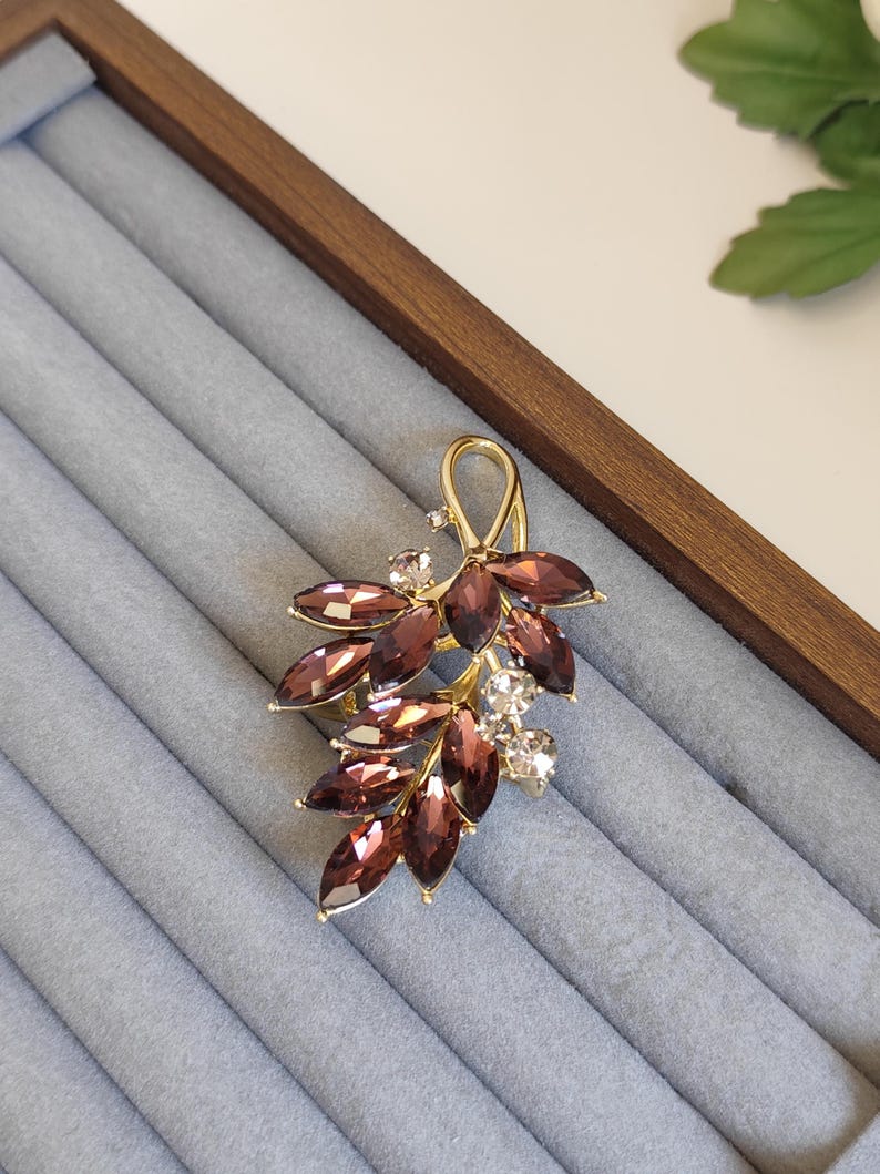 Brown Crystal Foliage Brooch – Luxurious Chic Accessory for Coats, Uniforms, Suits, Hats & Special Occasions