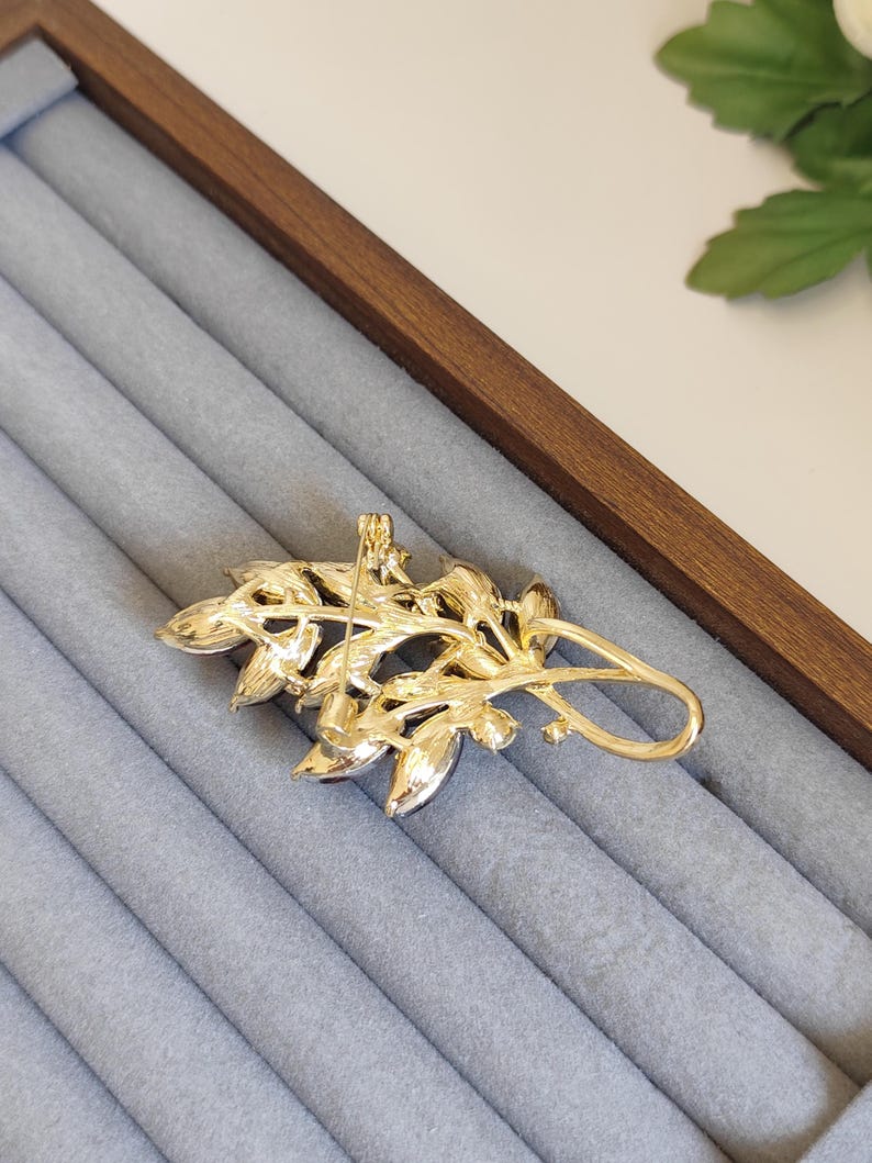 Brown Crystal Foliage Brooch – Luxurious Chic Accessory for Coats, Uniforms, Suits, Hats & Special Occasions