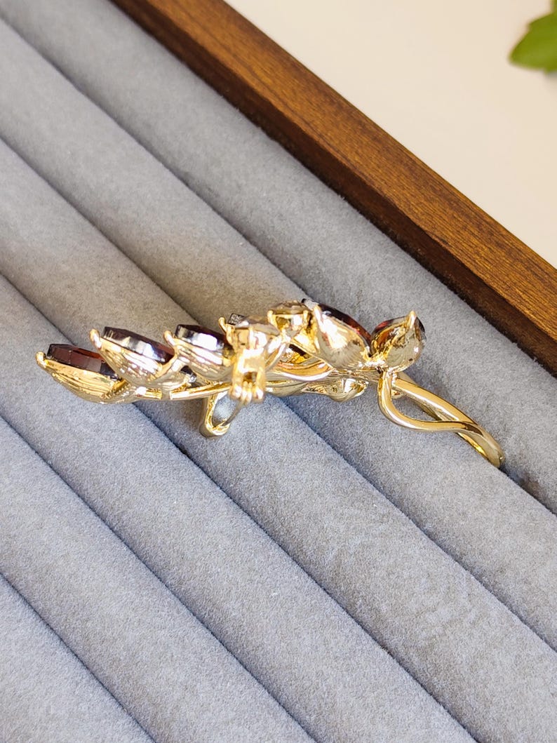 Brown Crystal Foliage Brooch – Luxurious Chic Accessory for Coats, Uniforms, Suits, Hats & Special Occasions