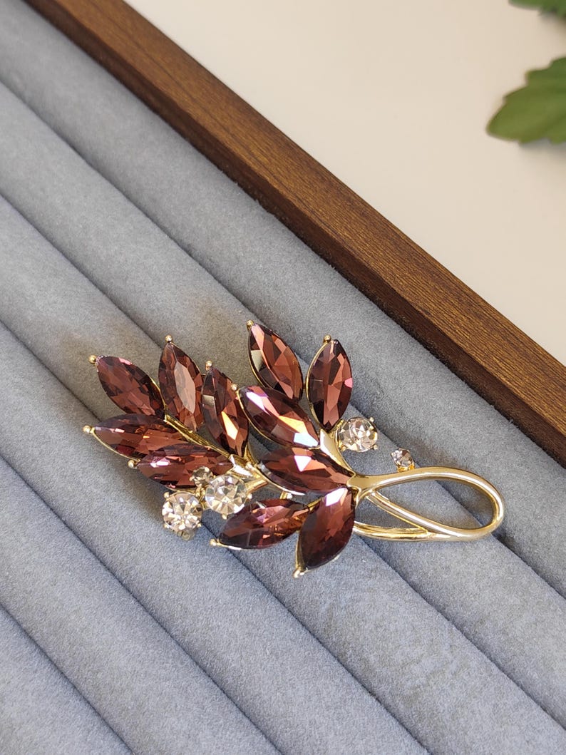 Brown Crystal Foliage Brooch – Luxurious Chic Accessory for Coats, Uniforms, Suits, Hats & Special Occasions