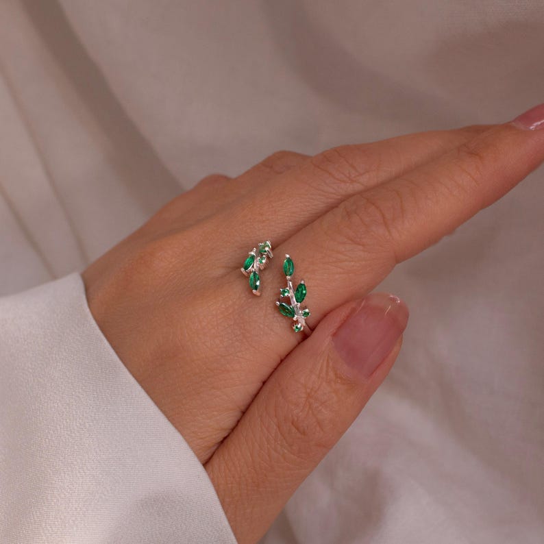 925 Sterling Silver Emerald Leaf Ring – Adjustable Everyday Jewelry with Birthstone Gift Option