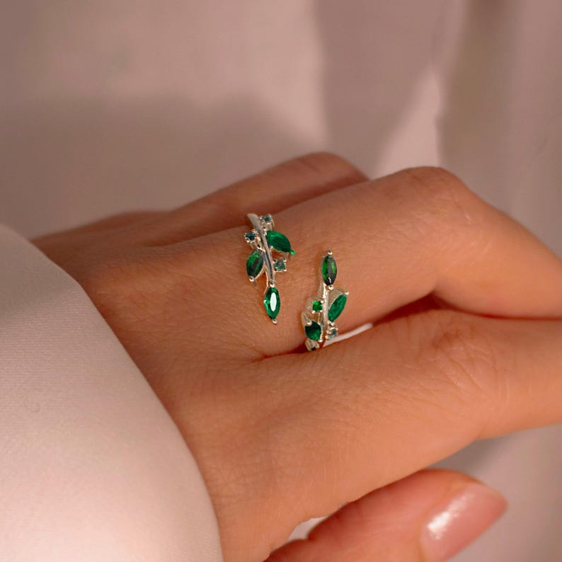925 Sterling Silver Emerald Leaf Ring – Adjustable Everyday Jewelry with Birthstone Gift Option