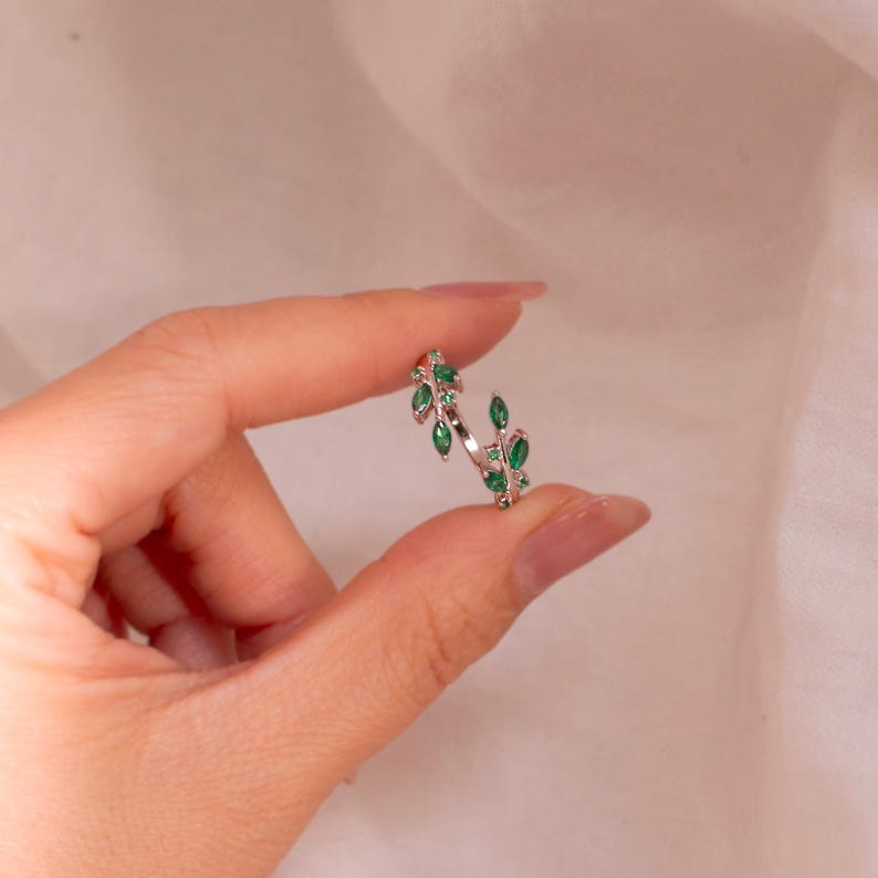 925 Sterling Silver Emerald Leaf Ring – Adjustable Everyday Jewelry with Birthstone Gift Option