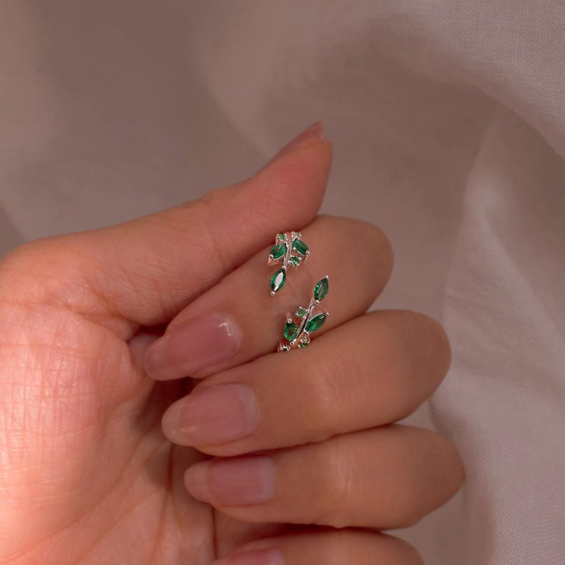 925 Sterling Silver Emerald Leaf Ring – Adjustable Everyday Jewelry with Birthstone Gift Option